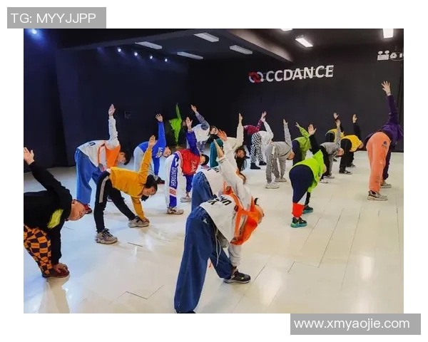 上海街舞队盯防策略解析与街舞文化的深度融合探讨 上海街舞队盯防策略解析与街舞文化的深度融合探讨