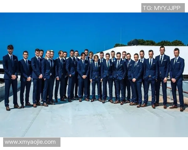 足球明星华丽西装出场背后的故事与时尚魅力揭秘 足球明星华丽西装出场背后的故事与时尚魅力揭秘